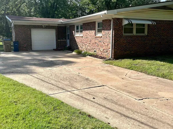 763 S Riverview Ave, Derby, KS 67037