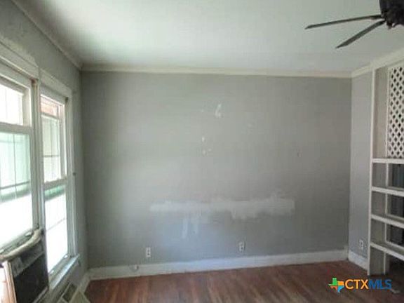3rd image of 1919 Windsor Ave