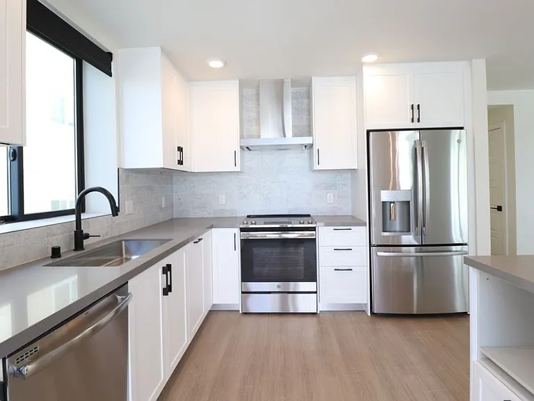 1261 Stoner Ave — Photo 7