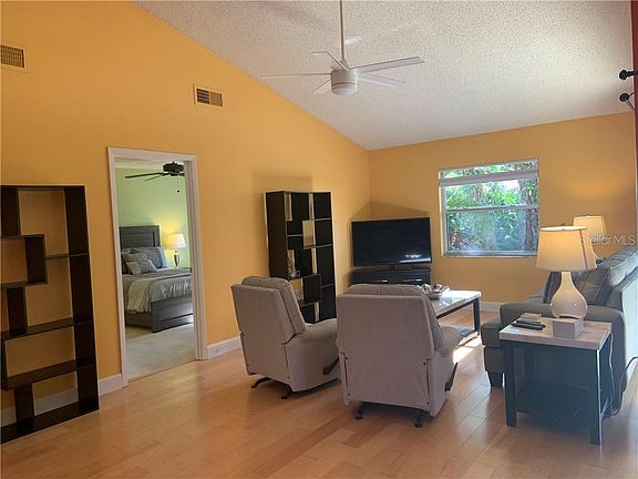 4th image of 4903 Village Gardens Dr