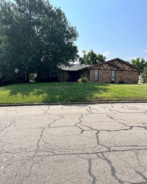 1st image of 603 Deer Dr