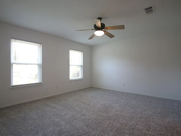 4631 Northpointe Cir — Photo 9