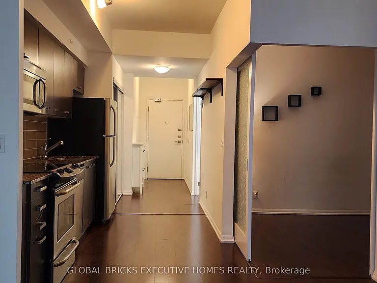 832 Bay St #501 — Photo 11