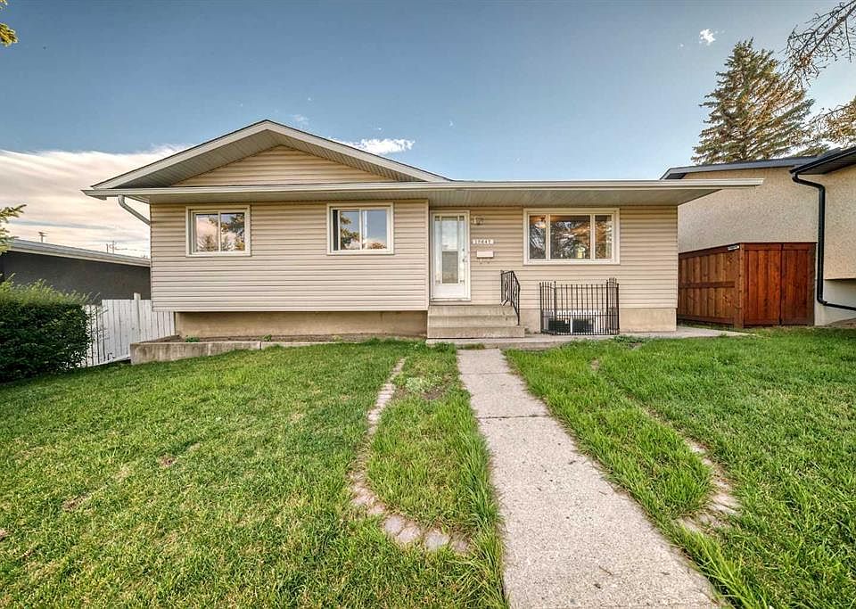 1st image of 10647 N Shillington Cres SW