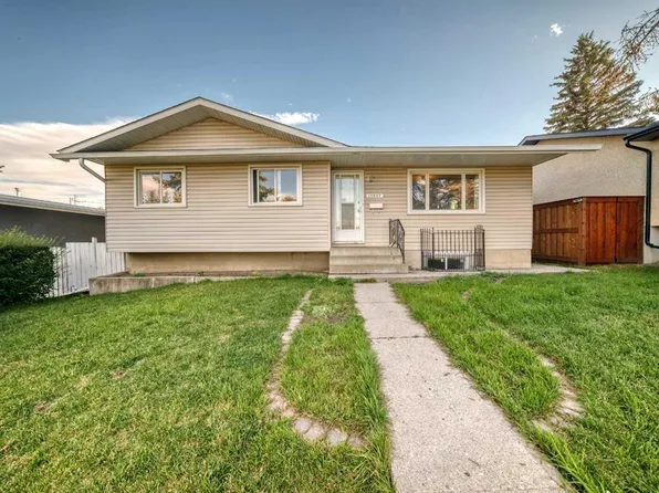 10647 N Shillington Cres SW, Calgary, AB T2W 0N8