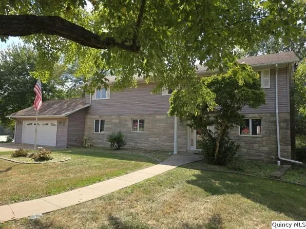 1797 E County Road 1540 N, Carthage, IL 62321