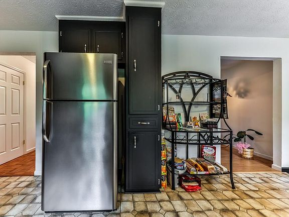 5th image of 609 Ravenwood Dr