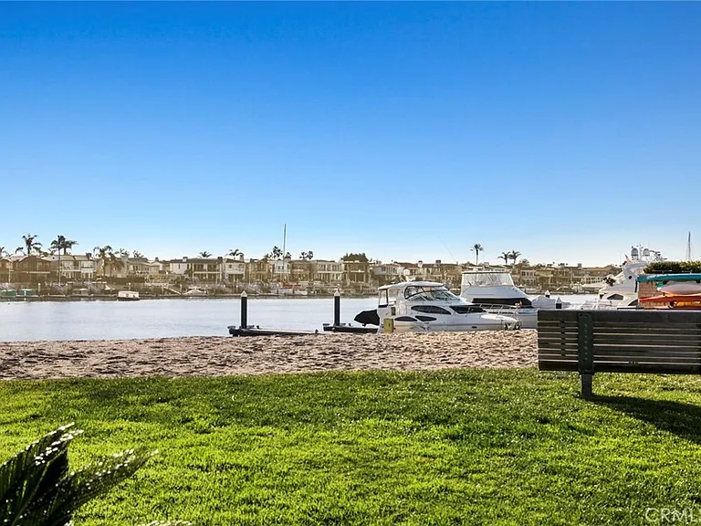 2572 Bayshore Dr — Photo 48