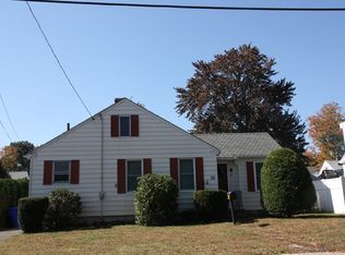 32 Grandview St, Springfield, MA 01118