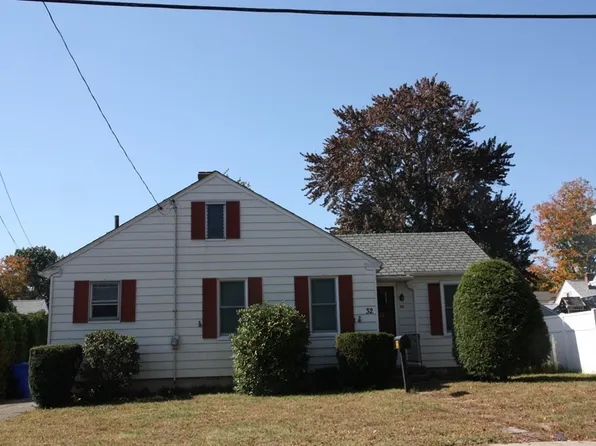 32 Grandview St, Springfield, MA 01118