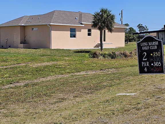 House backs onto the Long Marsh Golf