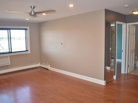 3rd image of 5310 N Chester Ave APT 414