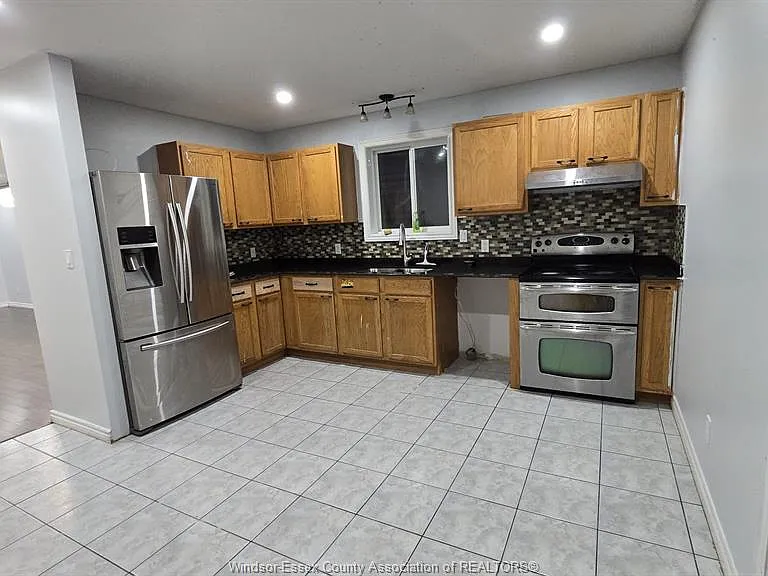 1059 Silverdale Dr #MAIN — Photo 8