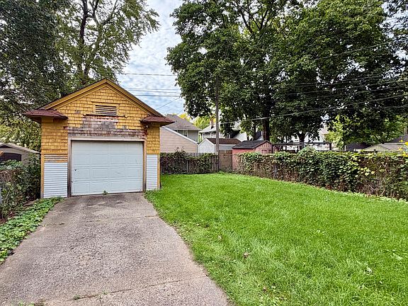 4th image of 735 College Ave SE