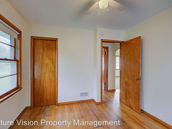 5th image of 310 N 1st Ave