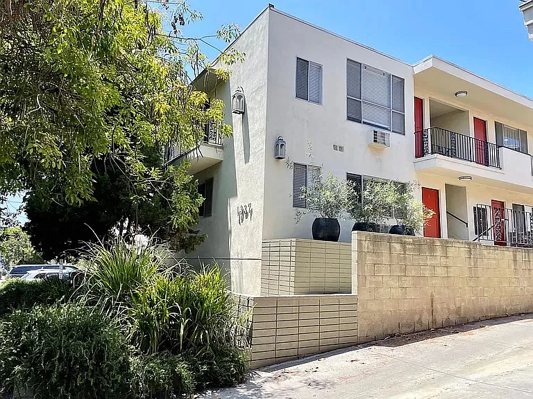 1337 N Gardner St #6 — Photo 1