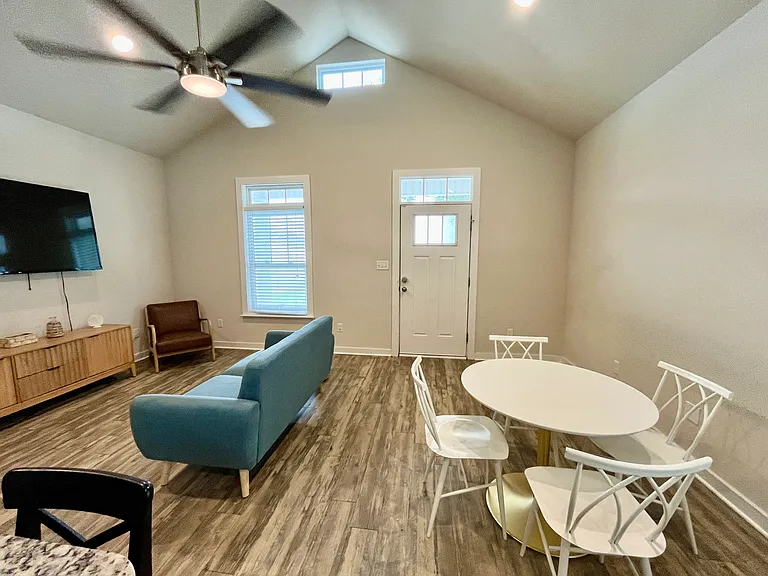 1113 W Government St — Photo 6