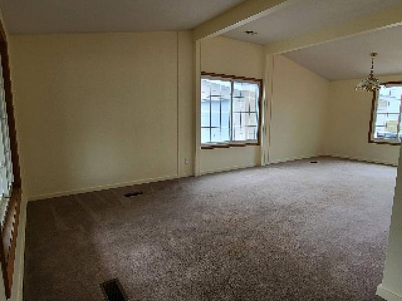 4th image of 10400 S Carolina St