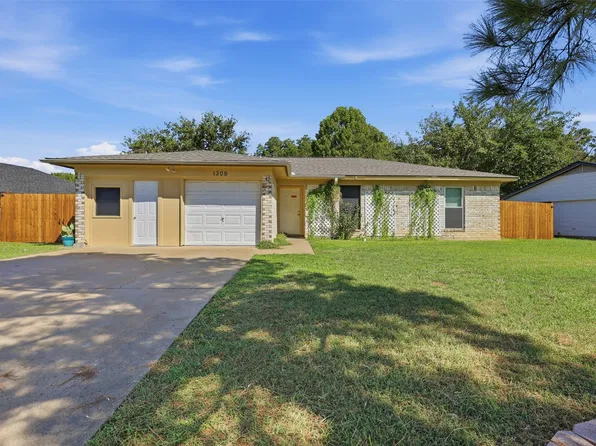 1309 Berry Dr, Cleburne, TX 76033