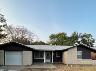 7433 Meadowcrest Dr, Fort Worth, TX 76112