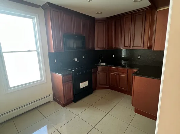 292 Woodlawn Ave Fl 2, Jersey City, NJ 07305