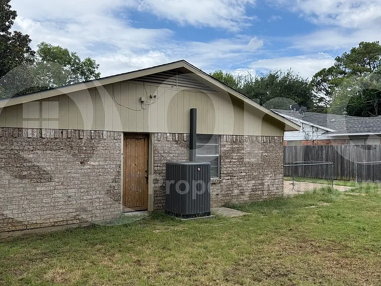 1505 Montclair St — Photo 18