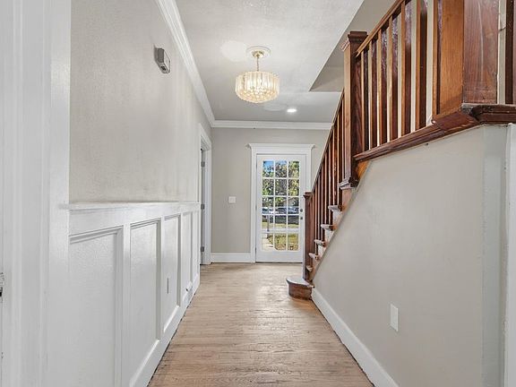 4th image of 490 NW Madison St