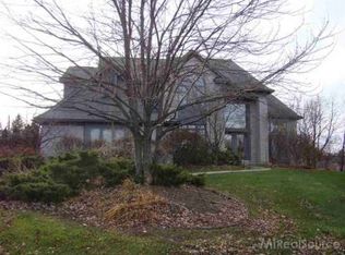 5093 Village Commons Dr, West Bloomfield, MI 48322