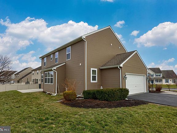 5th image of 208 Parliament Dr #L-0062