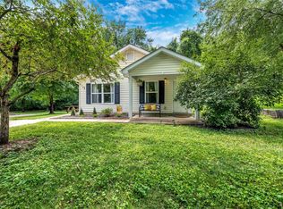 535 Ross Ln, Saint Charles, MO 63304