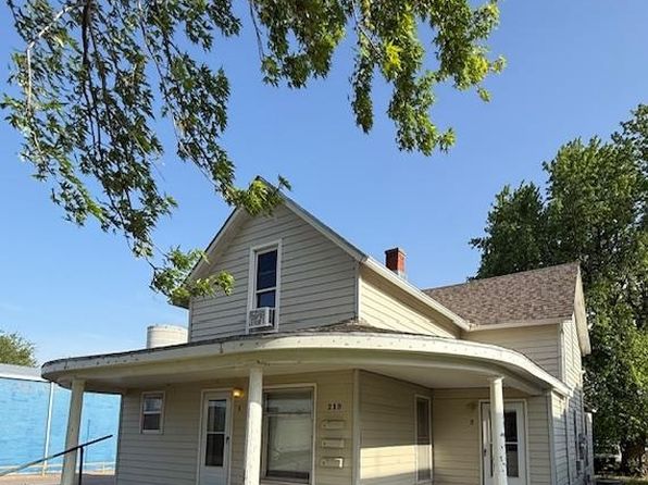 219 W 4th St, Larned, KS 67550