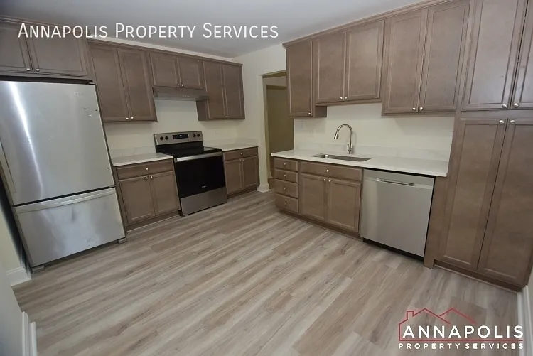 921 Blue Ridge Dr — Photo 2
