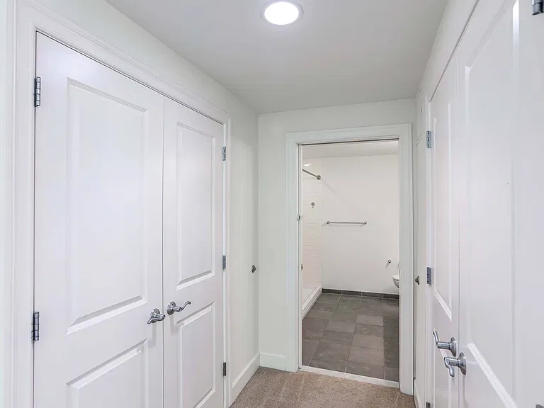 7 Cameron Apartments — Photo 21