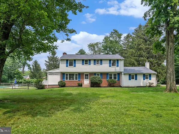 599 Roth Ln, Blue Bell, PA 19422