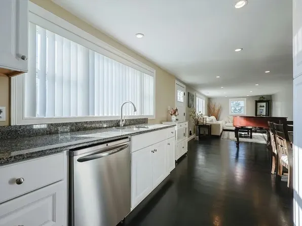 44 S Bedford St, Burlington, MA 01803