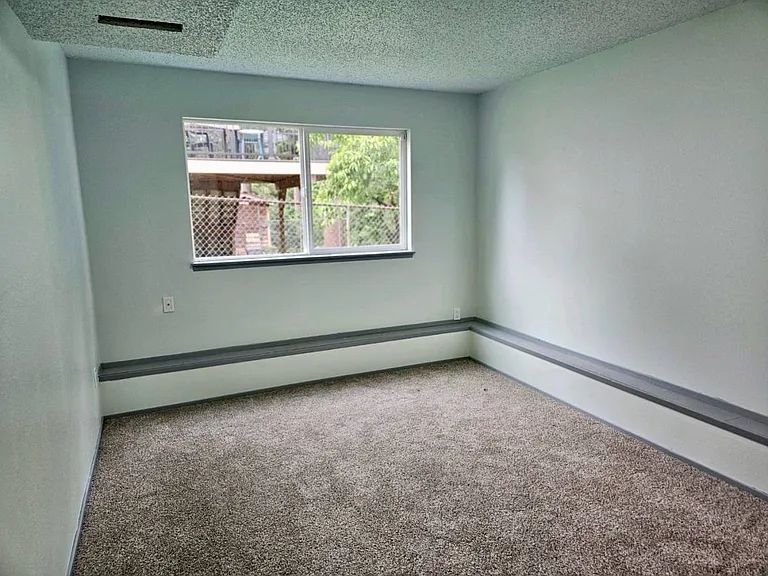 4323 SE 4th Pl — Photo 8