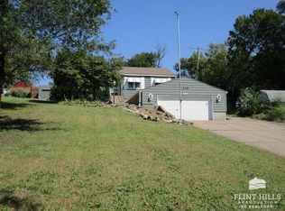 218 N Adams St, Council Grove, KS 66846