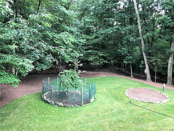3rd image of 45 Palisades Ct