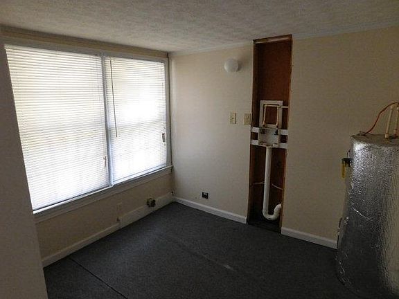 4th image of 318 N Elm St