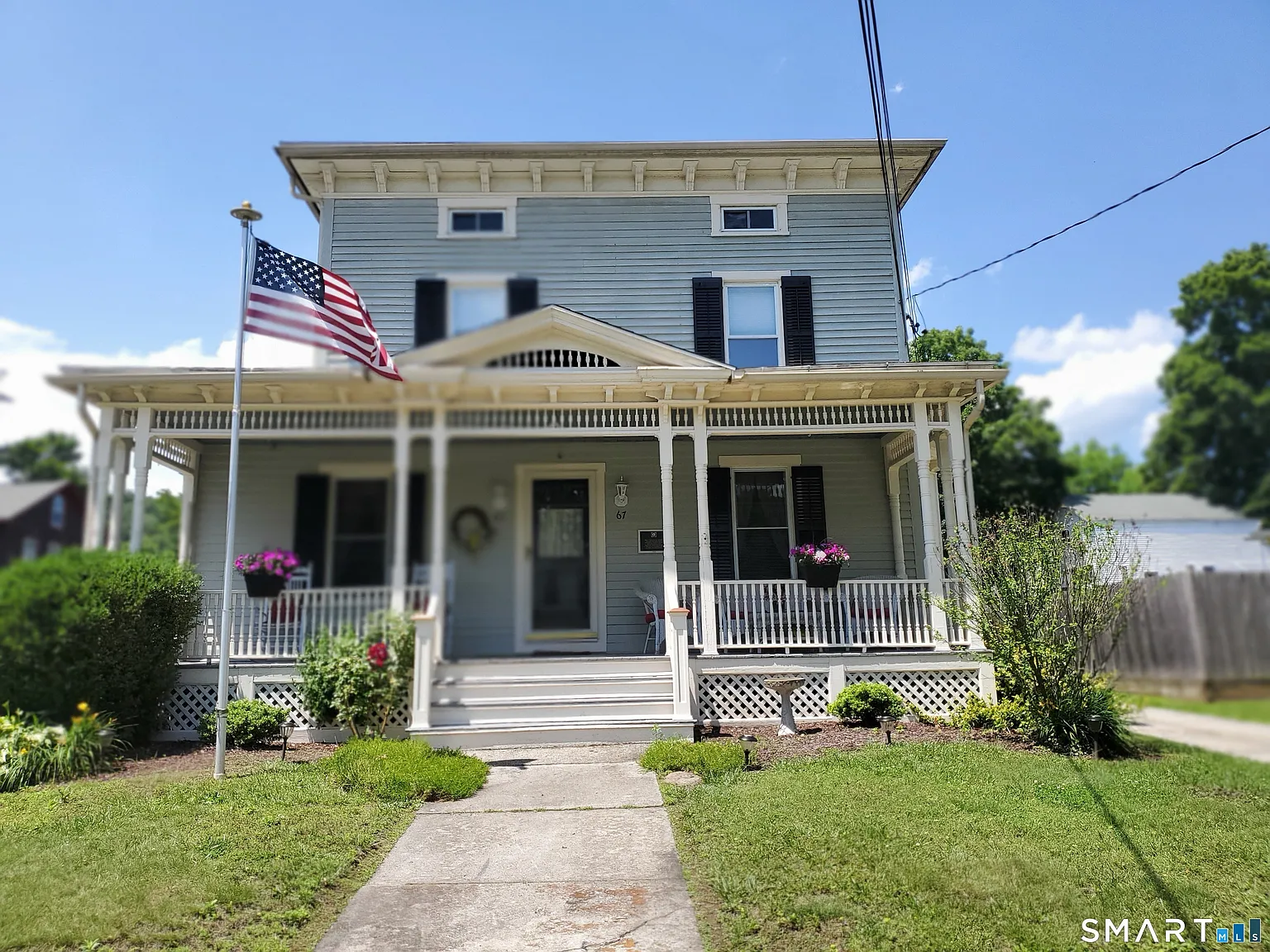2 bed, 1.0 bath, 2482 sqft, $2,000 — Photo 1