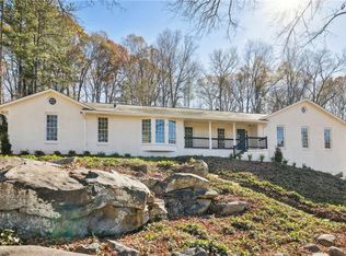 1050 Oakhaven Dr, Roswell, GA 30075