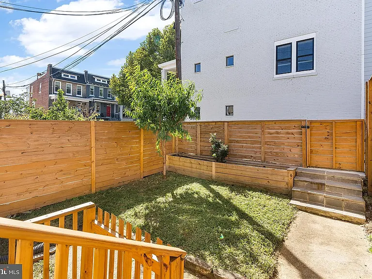 1922 4th St NE — Photo 13