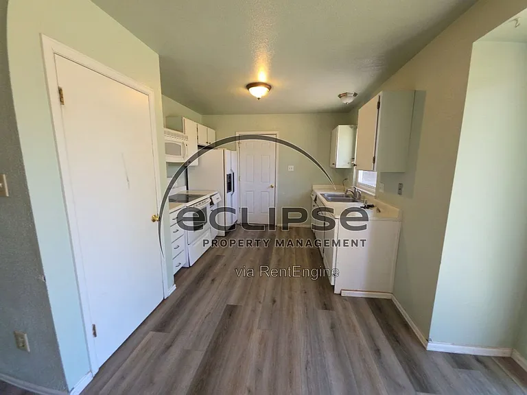 721 Lee Dr — Photo 16