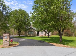55 Rocky Ln, Crossville, TN 38571