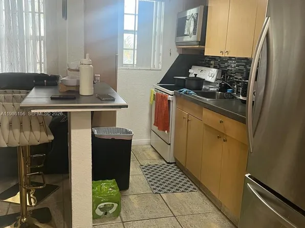 3901 SW 112th Ave APT 34, Miami, FL 33165