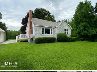 13 Elm St, Newport, ME 04953