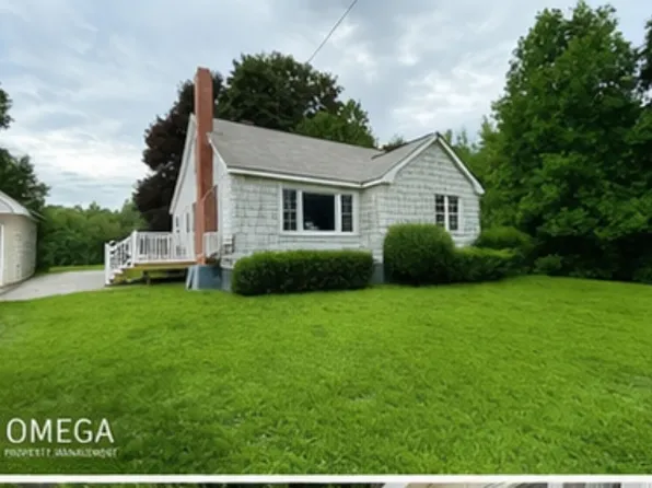 13 Elm St, Newport, ME 04953