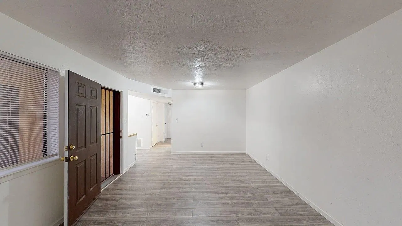Modern & Upgraded 2 bd / 1ba. Patio APTS ~800 SF with Yards — Photo 2