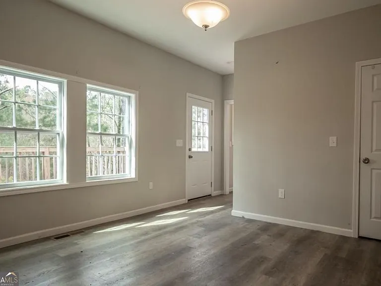 2446 Remington Dr — Photo 8