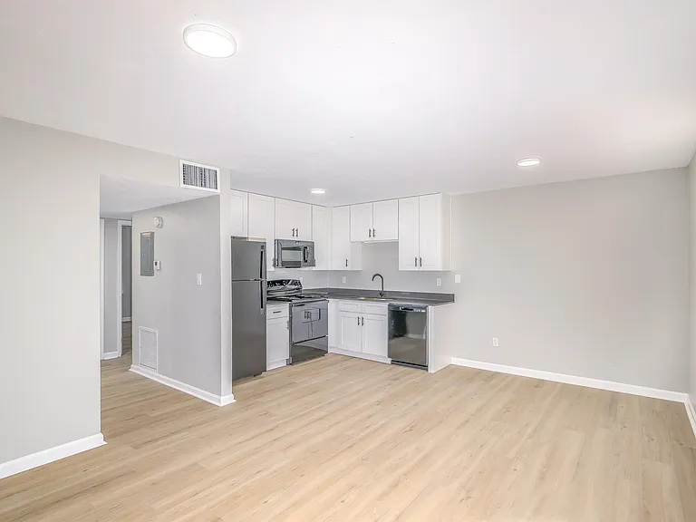 1533 S Bronough St #J — Photo 5